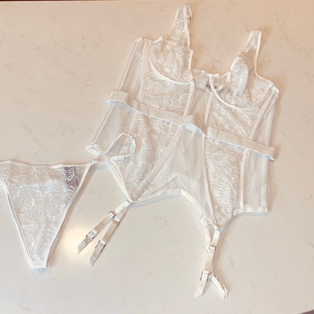 Victoria’s Secret Embellished Lace Merrywidow - Picture 3 of 8